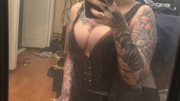 PushingUpRoses nude kneeling to show cleavage and cock in selfie, MyCelebrityFakes.com